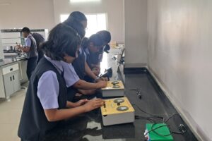 Physics laboratory (3) Physics laboratory (3)